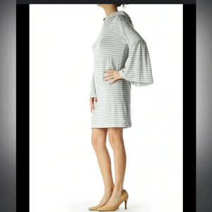 Lou & Grey Striped Knit Hooded Dress
Size Medium
Great Like New Condition